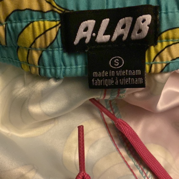 Swimming trunks teal and pink yellow banana pattern and there a small - Picture 4 of 4